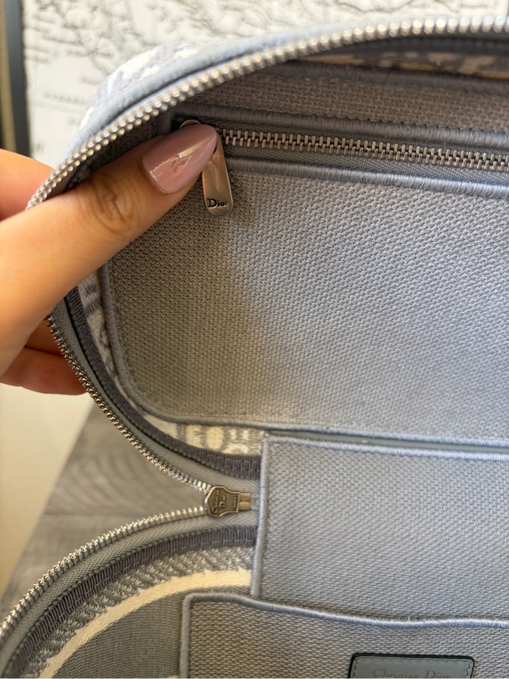 Dior Light Gray Dior Oblique Vanity Case - Picture 9 of 16
